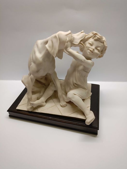 Duża figura Capodimonte G.Armani 1,7kg Dziewczynka z psem.