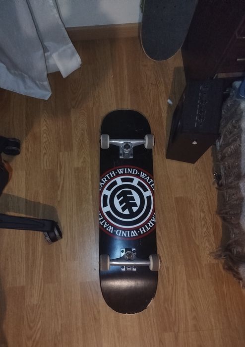 skate da creature e skate element semi novos