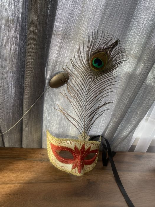 Декоративна прикраса ручної роботи з натуральним пірʼям Павліна