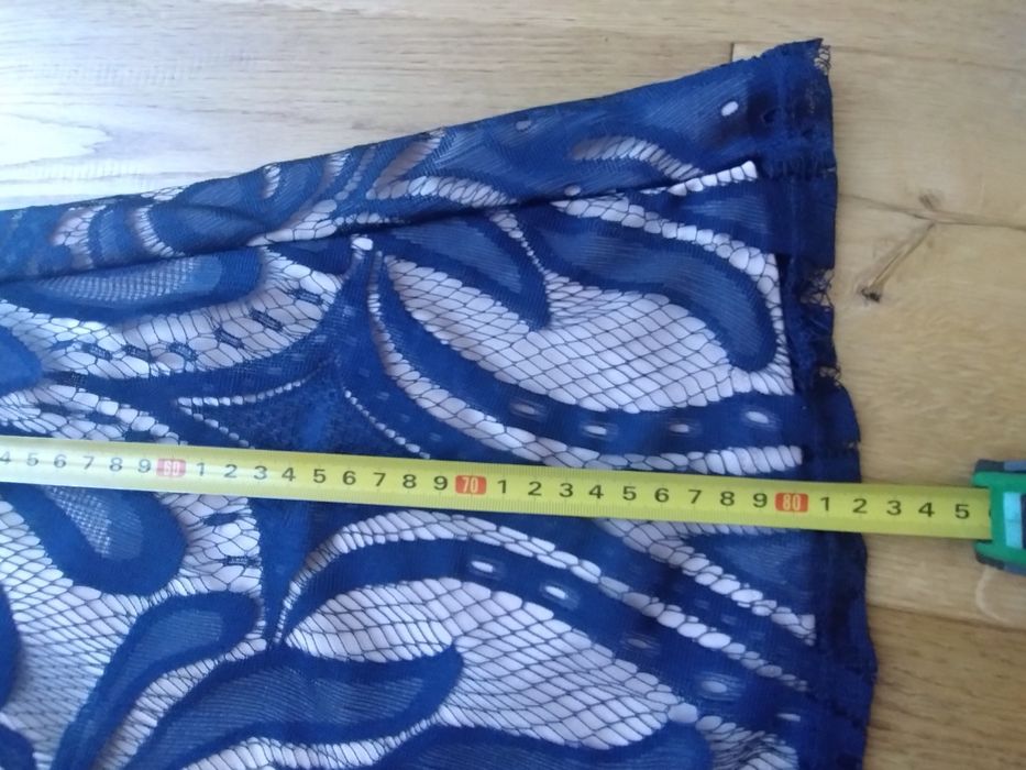 Koronkowa elegancka sukienka Zalando