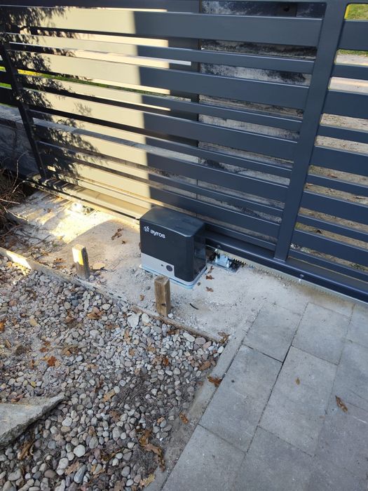 Bramy ogrodzeniowe przesuwne i skrzydlowe