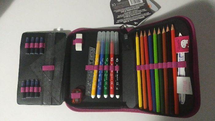 Estojo Completo HELLO KITTY Sanrio License ORIGINAL 30 peças NOVO