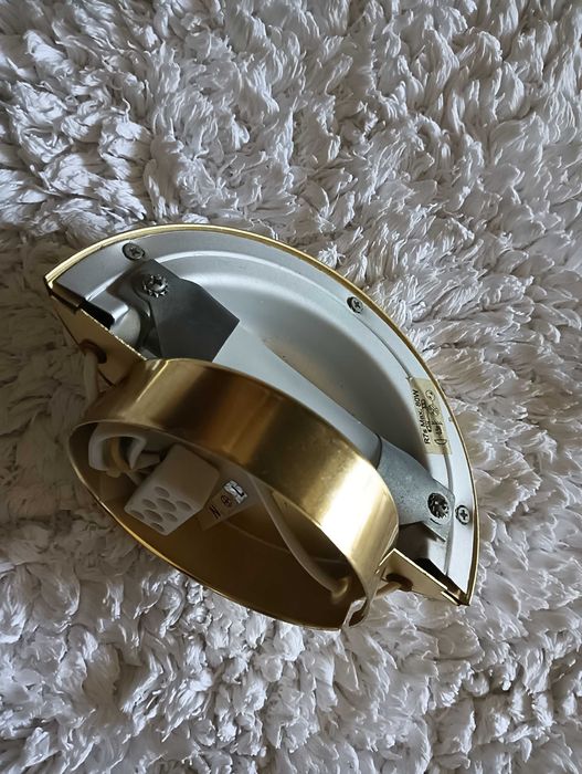 Candeeiro dourado muito bonito