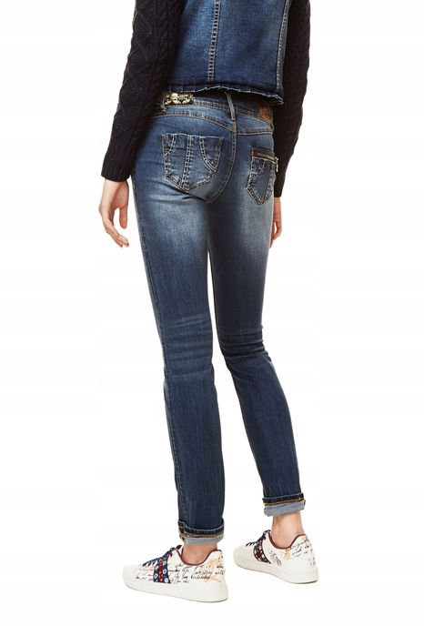 Jeansy rurki z haftami granatowe 24 DESIGUAL