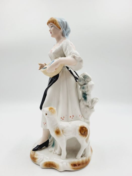 Piękna porcelanowa figurka pasterki