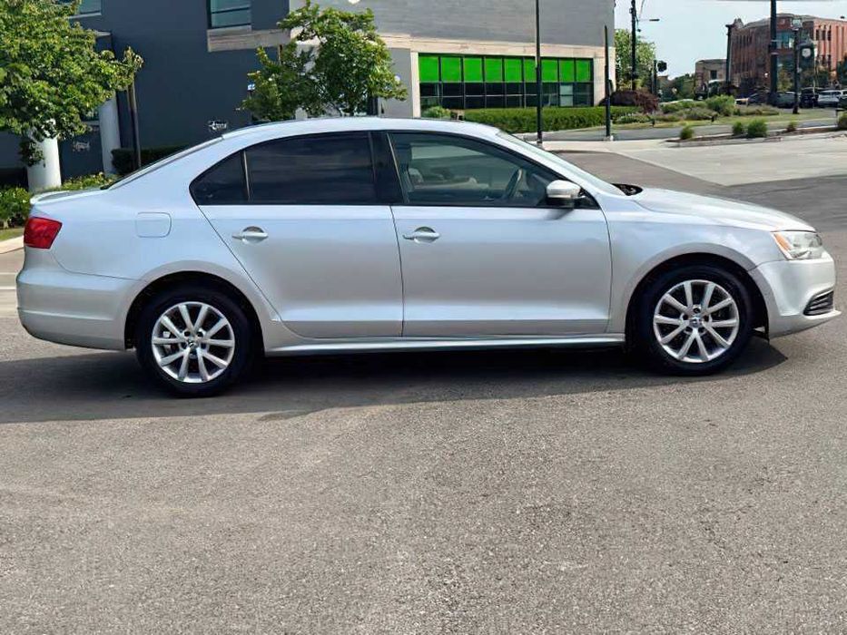 Volkswagen Jetta SE      2013