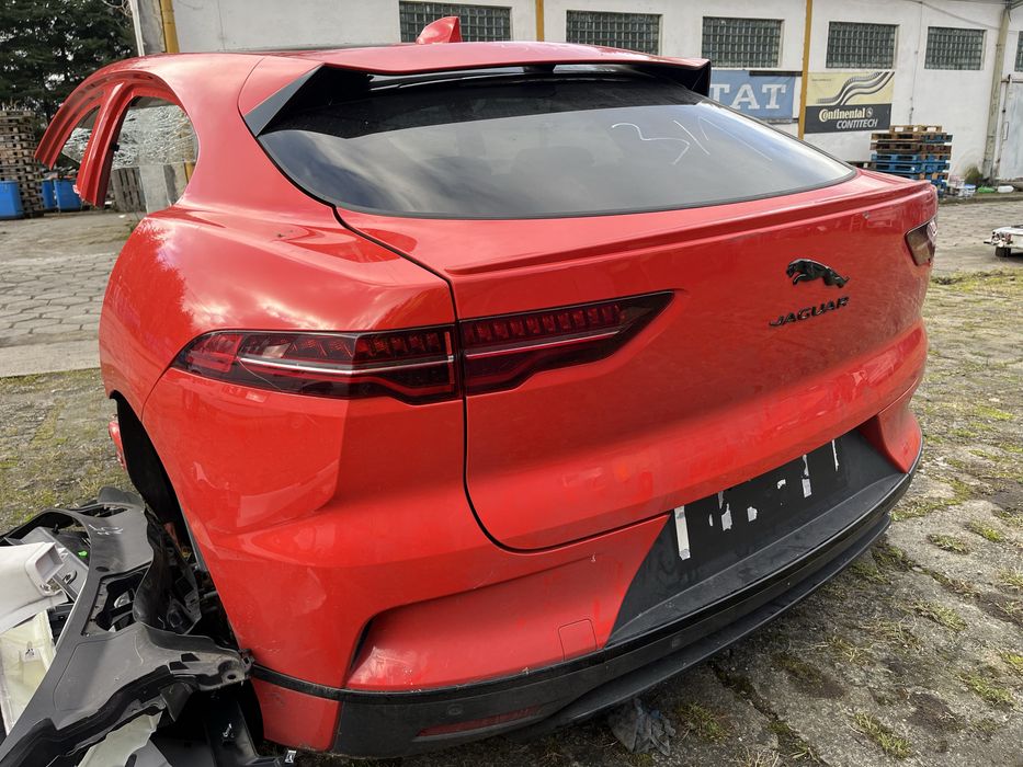 Tył kompletny i-pace  ćwiartka klapa zdezak lampy środek zawieszenie