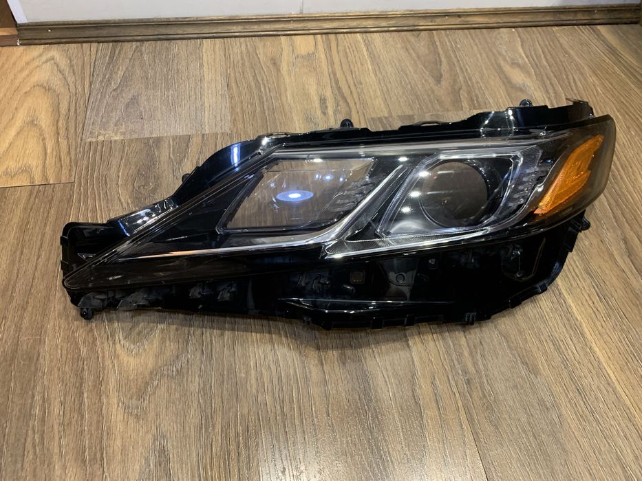 Скло фари Toyota Camry 70