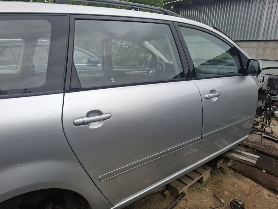 Двері комплект  toyota avensis verso 2004
Р