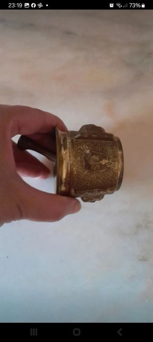 Almofariz em estanho dourado