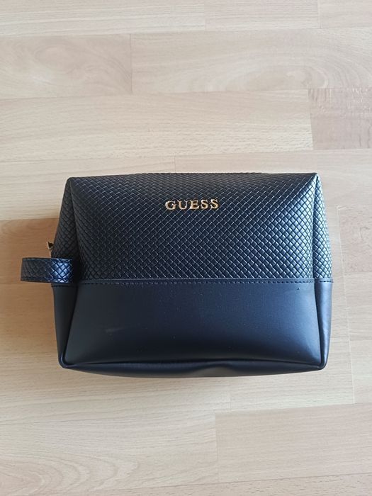 Elegancka męska kosmetyczka GUESS – Czarna, skórzana