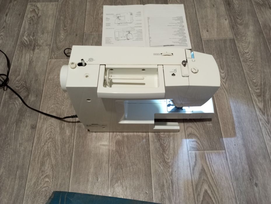 Швейная машина MINERVA MC60C