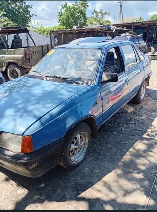 Продам опель кадетседан 1.2 газ бензин.