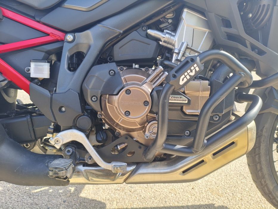 Africa Twin 1100L DCT - Impecável