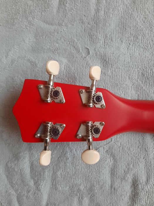 Ukulele sopranowe/ Ever Play UK-21 / Gitara / Gitarka / Czerwone (cena do negocjacji)