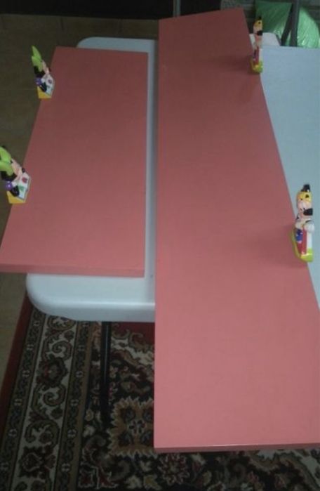 Estantes com suportes disney