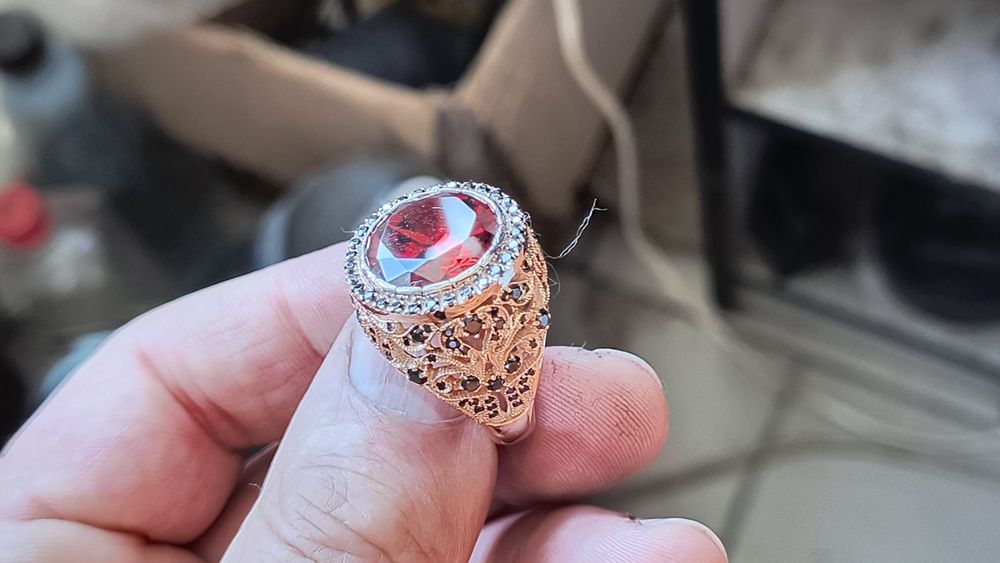 Продам золотий перстень