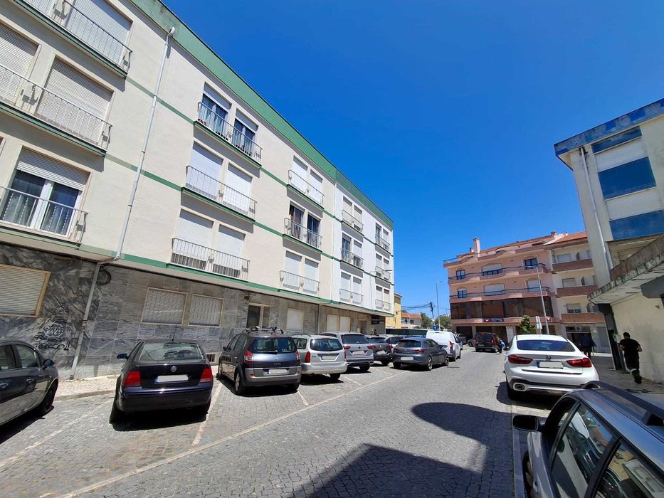 Apartamento T2 totalmente remodelado a 3 min. a pé da estação de Mem Martins