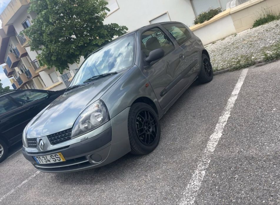 Clio Comercial usado