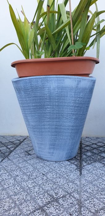 Vaseira grande cinza