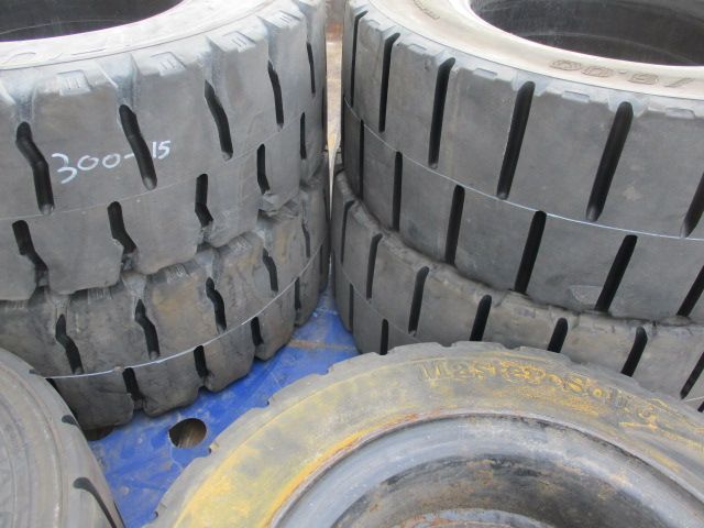 Pneus Empilhador 250R15 300R15 28x9R15Maciço