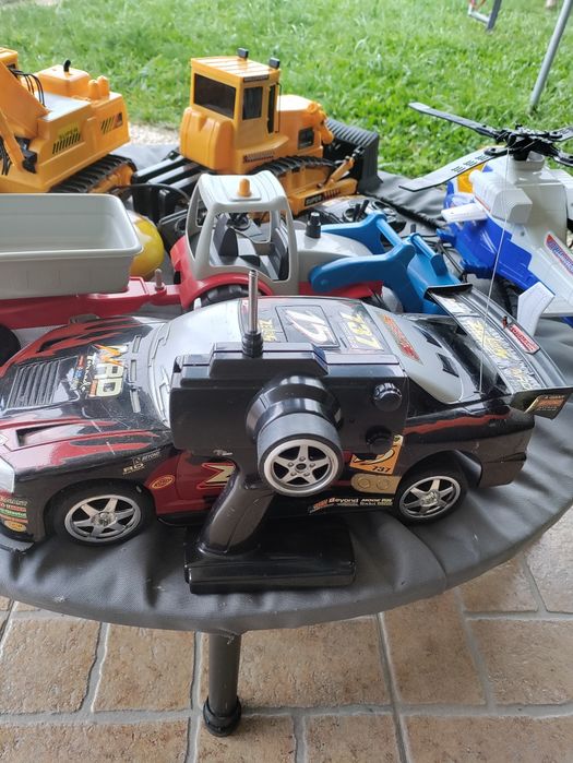 Veículos telecomandados e manuais