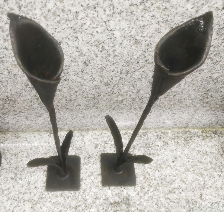 Par de castiçais em ferro forjado