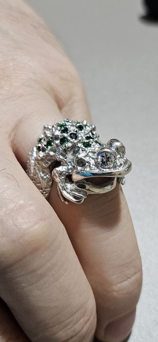 Женское серебряное кольцо