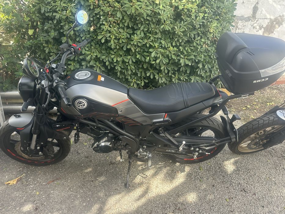 Moto Benelli Leoncino 125