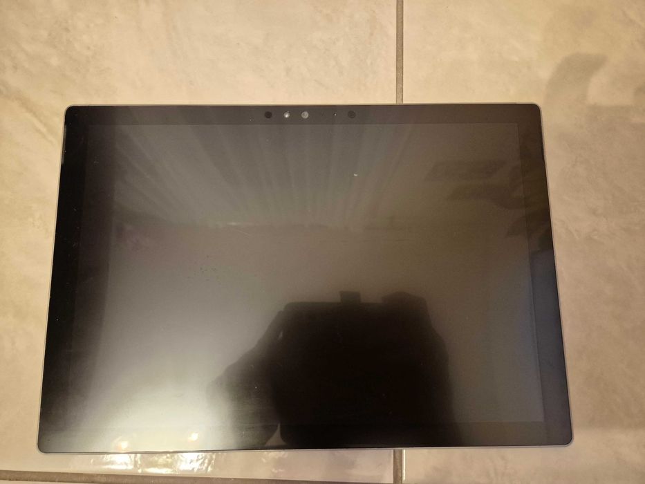 Uszkodzony - Tablet Microsoft Surface Pro 4 / 8GB RAM / 256GB SSD