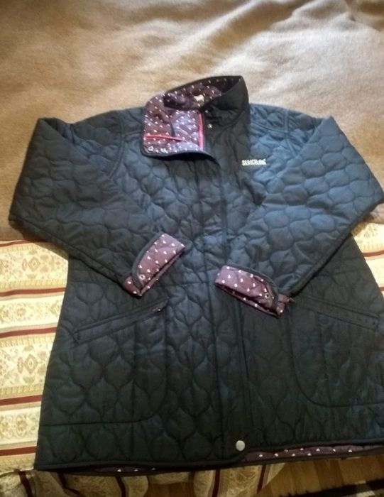 Куртка жіноча черна.