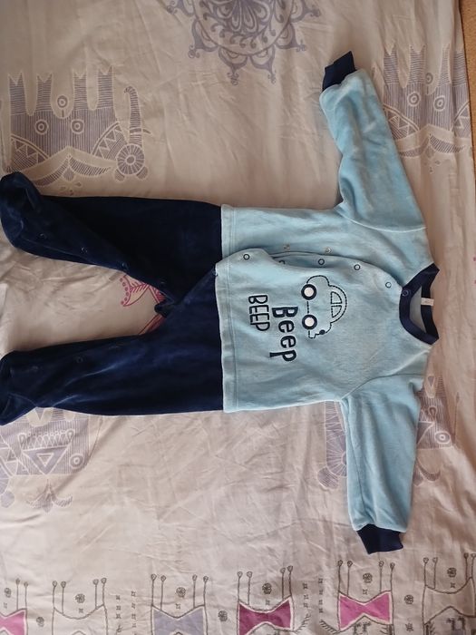 Человечек с закритими ніжками новий