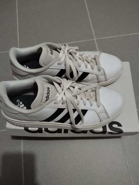 Tênis Adidas com uso 42.5..para despachar