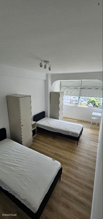 Quarto - localizado em Amadora Lisbon