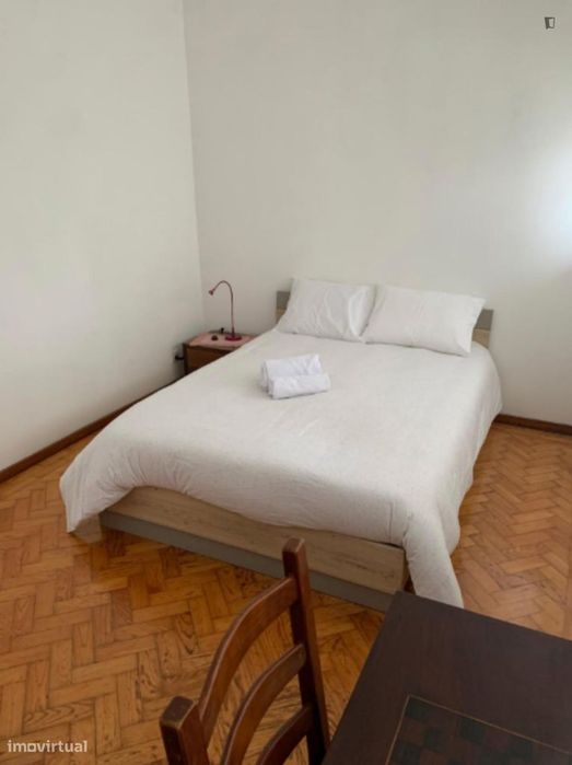 Quarto - localizado em Paranhos Porto
