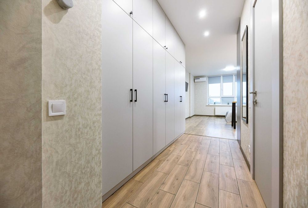 Подобова оренда студії, біля метро, Бажана 17Б. Є укриття.