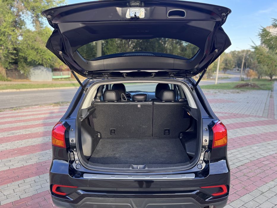 Продам Mitsubishi Outlander Sport 2017 года АКПП 4х4 в отличном состоя