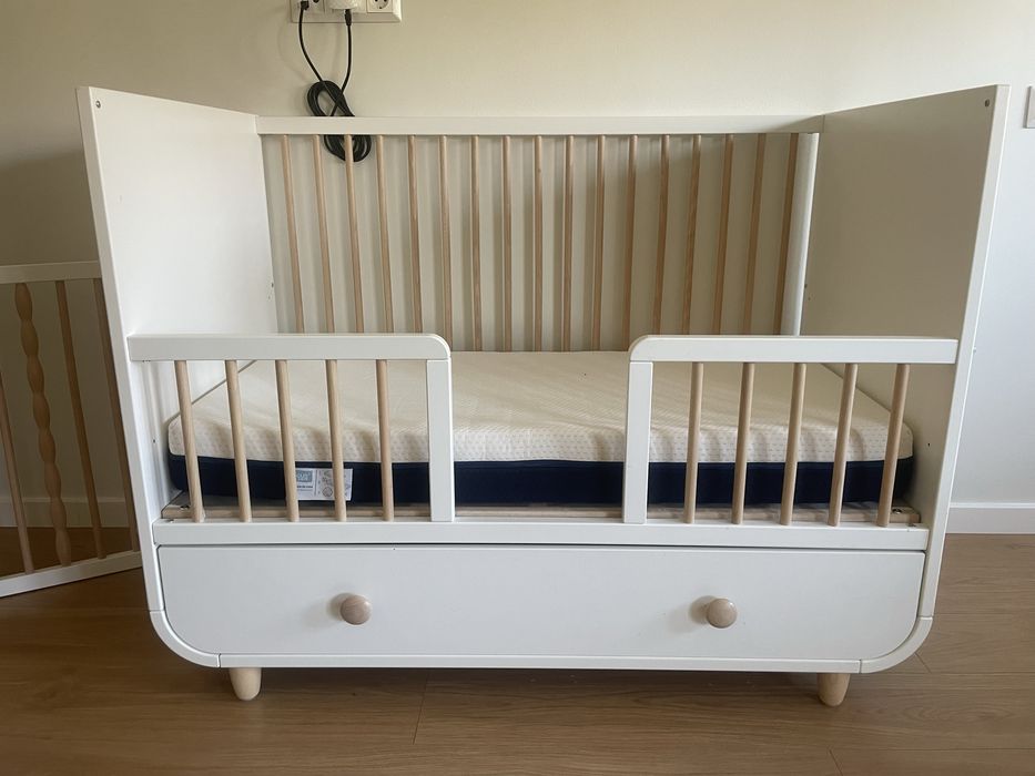 Berço evolutivo Myllra + colchão Ecus Kids e cunha
