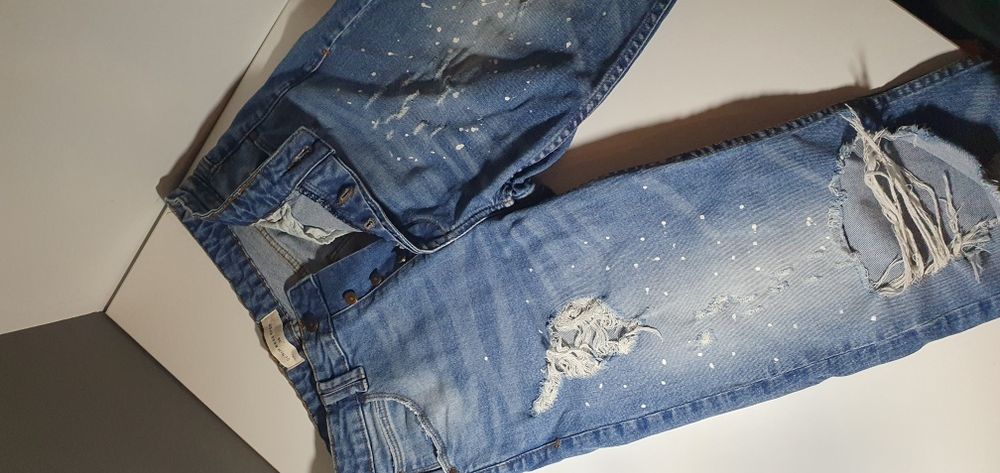 Spodnie jeans z rozdarciami
