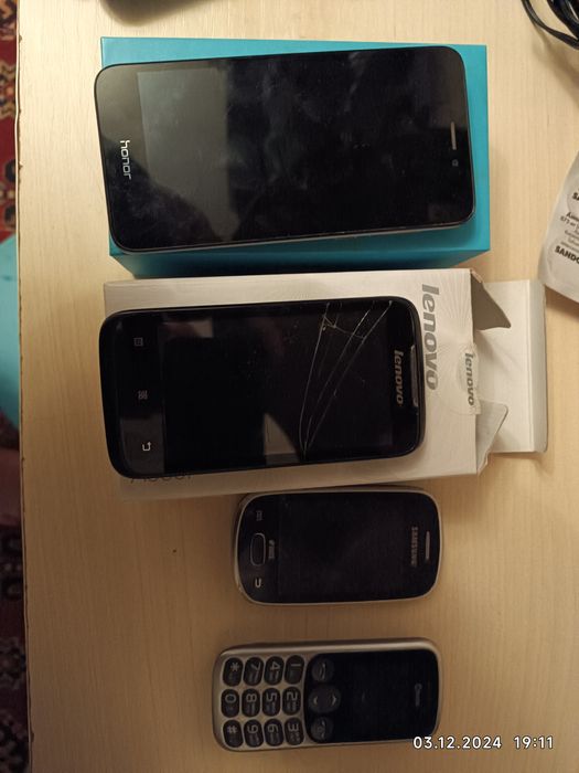 Продам планшет и телефоны на запчасти.