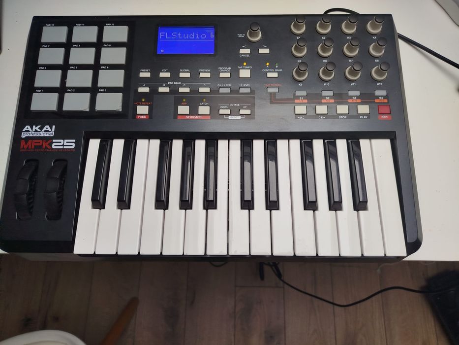 Akai MPK25 Kontroler MIDI