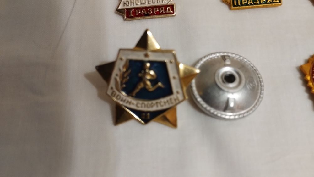 Значки та знаки минулих років