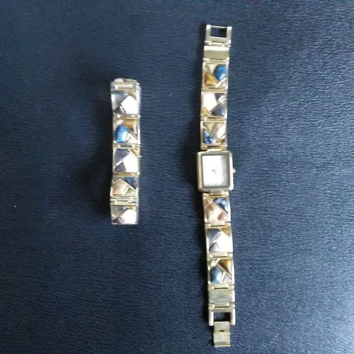 Relógio dourado novo  e pulseira dourada nova