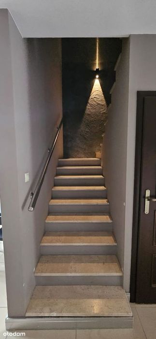 Dom szeregowy z garażem i klimatyzacją, 180 m² w CENTRUM + 2 garaże