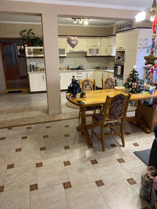 Продається житловий будинок у Закарпатті , м. Берегове .