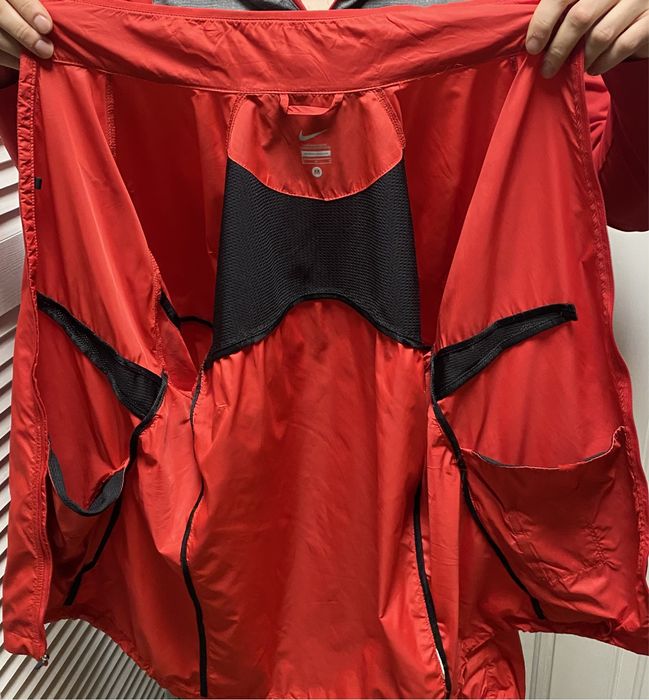 Легка оригінальна вітровка Nike Red M-ка
