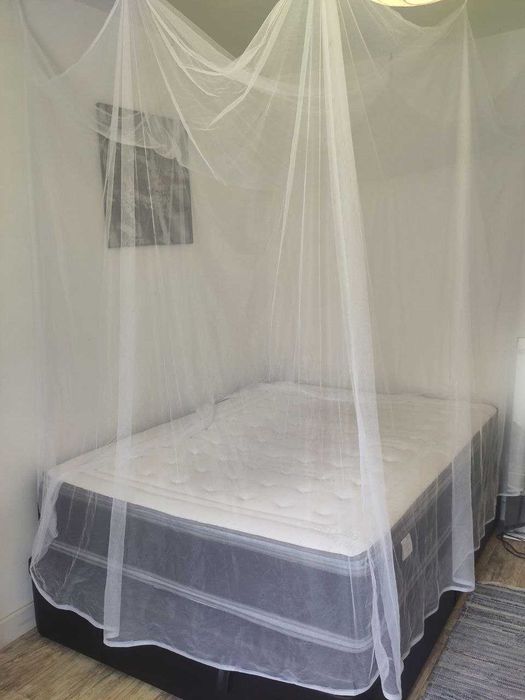 Cama de alta qualidade + Arrumação + A melhor proteção contra mosquitos