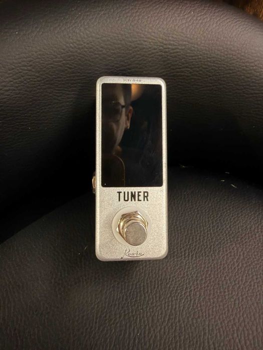 Pedal afinador para guitarra e baixo
