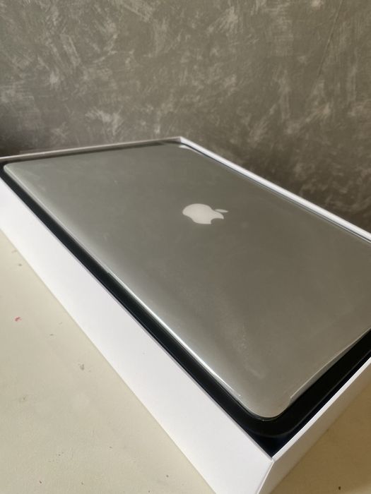 Macbook Pro i7 8GB 256 SSD 15”