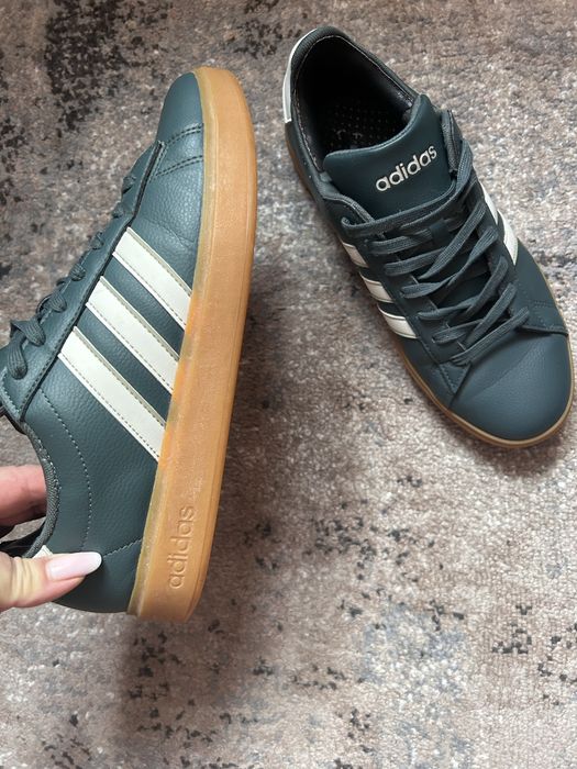 Продам чоловічі кросівки Adidas , оригінал. Б/у. Розмір 43.